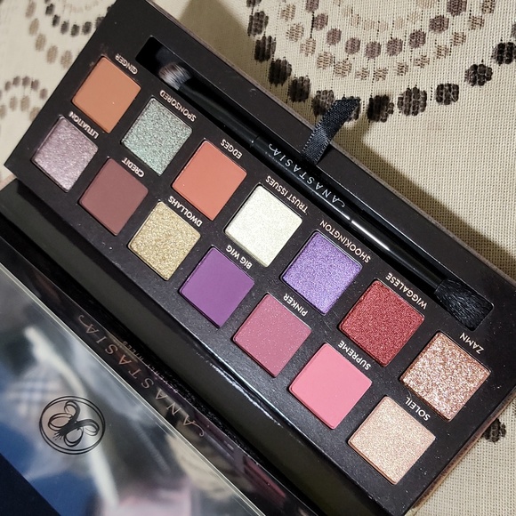 COPY - Anastasia Beverly Hills Jackie Aina Eyeshadow Palette - Picture 1 of 3